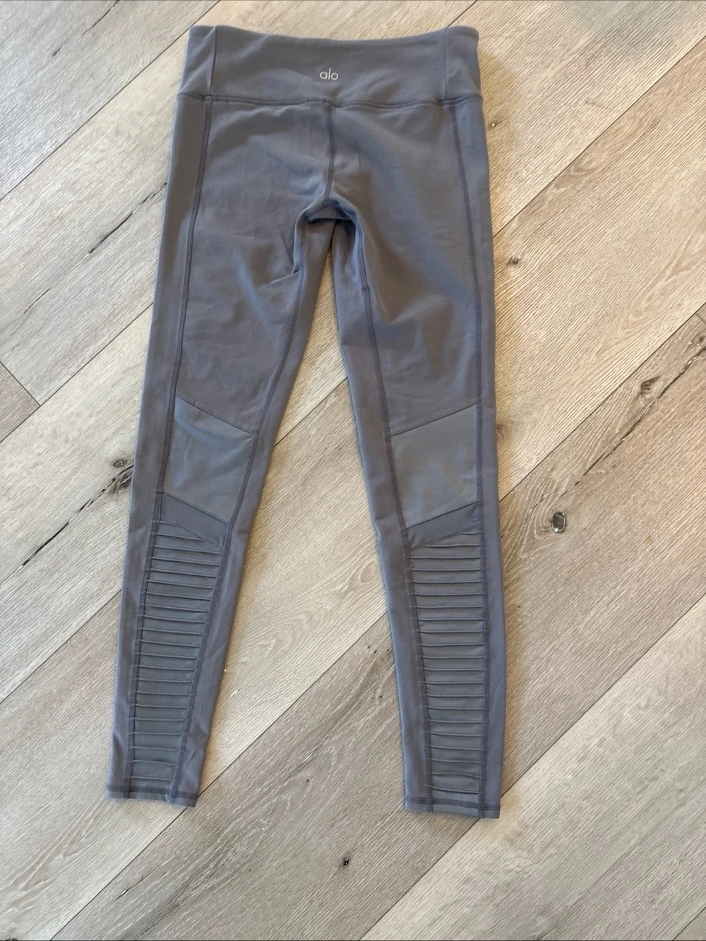 Alo Yoga Moto Leggings Gray Ribbed Panel  Yoga  Size M Low Waist EUC
